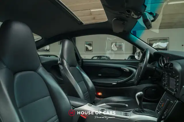 Porsche 911 view 17