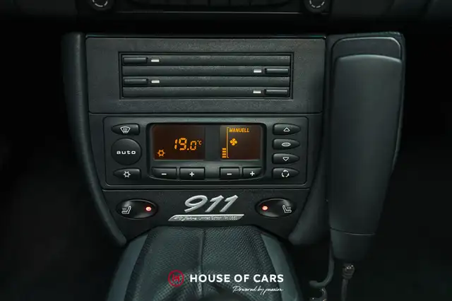 Porsche 911 view 21