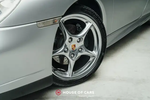 Porsche 911 view 11