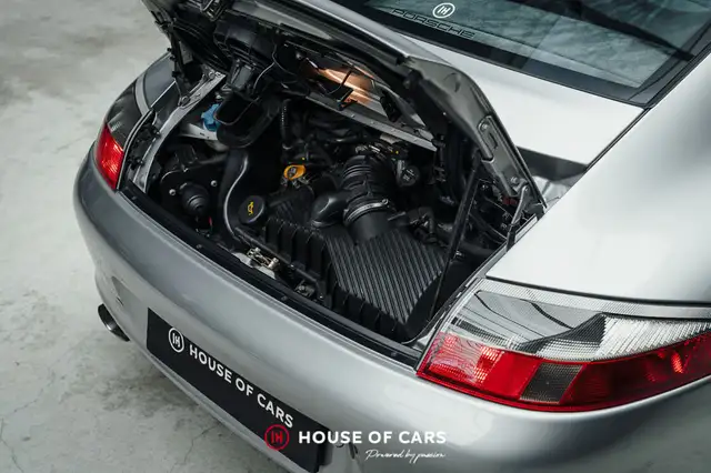 Porsche 911 view 13