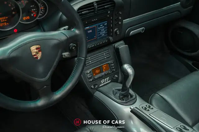 Porsche 911 view 19