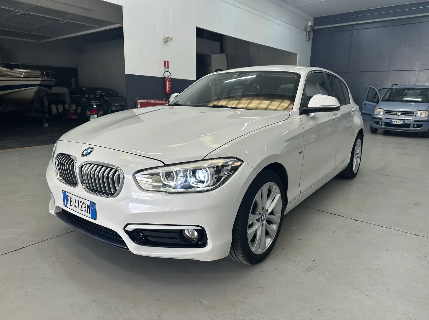 BMW 116 116d UrbanLine  Euro6B - 2