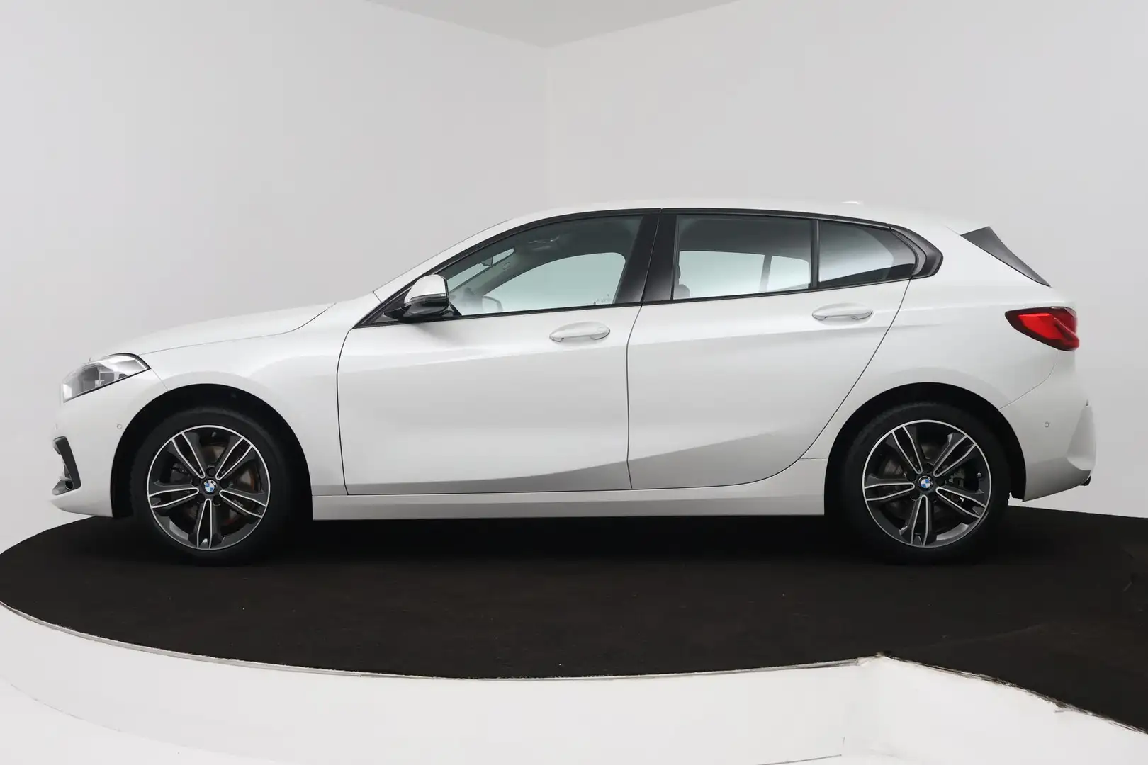 BMW 118 1-serie 118i Executive Edition (SFEERVERLICHTING, Wit - 2