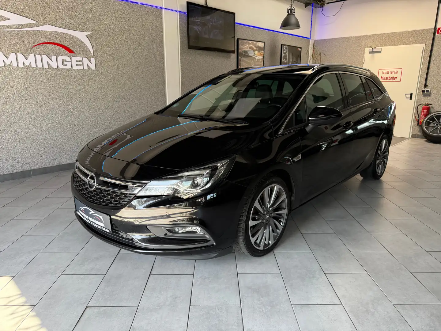 Opel Astra K 1.6 SportsTourer Ultimate*12M.Garantie Schwarz - 1