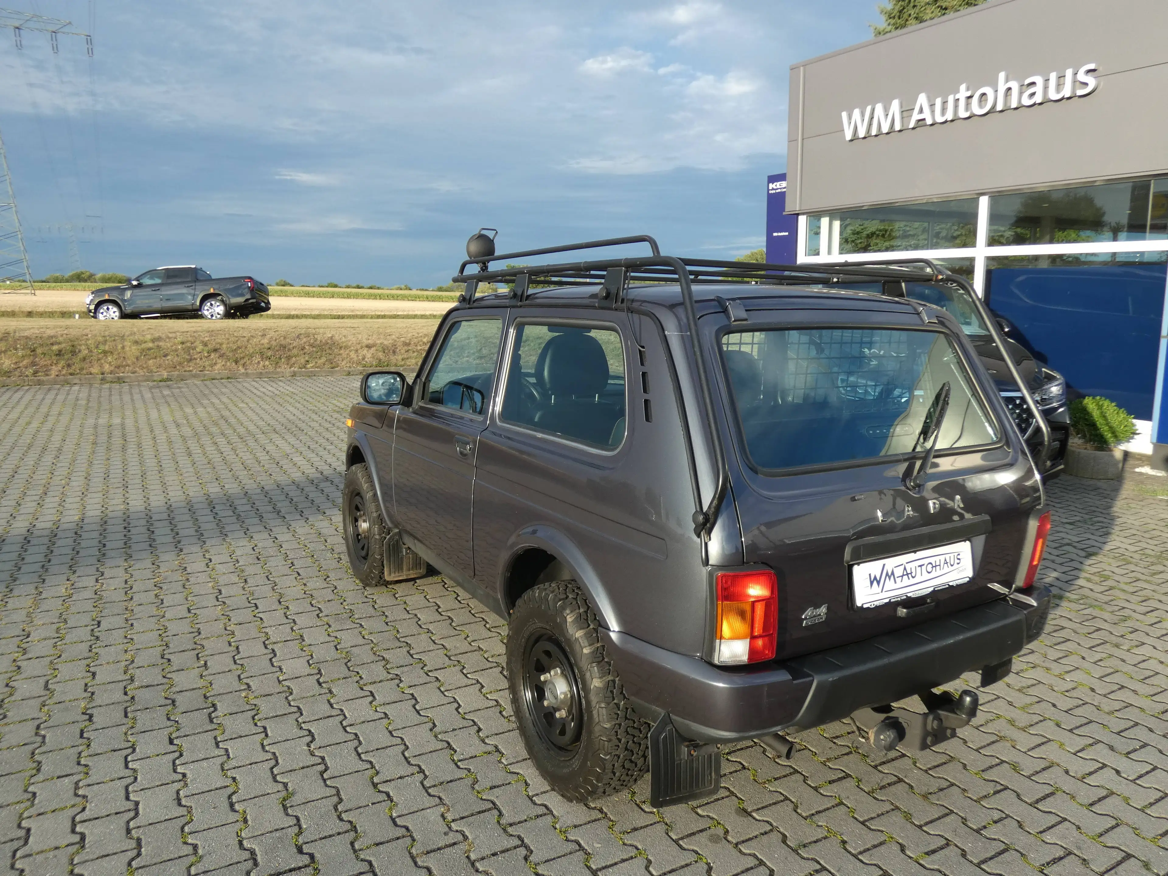 Lada Niva Legend 4x4 Urban 1,7 Sitzheizung, AHK mit 1900kg Anhängelast, Dachgepäckträger, TÜV bis 02.2028 — photo 3
