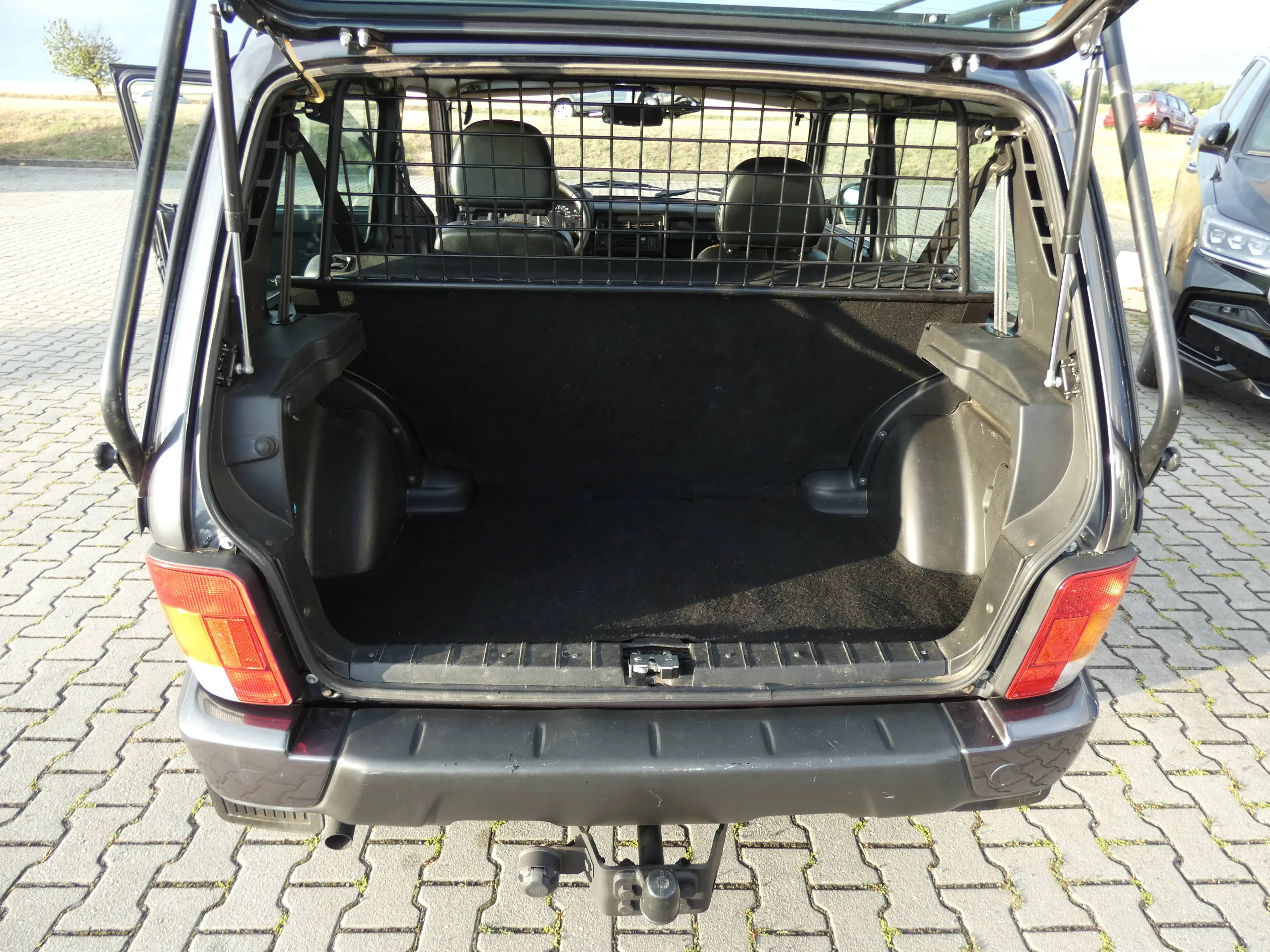 Lada Niva Legend 4x4 Urban 1,7 Sitzheizung, AHK mit 1900kg Anhängelast, Dachgepäckträger, TÜV bis 02.2028 — photo 6