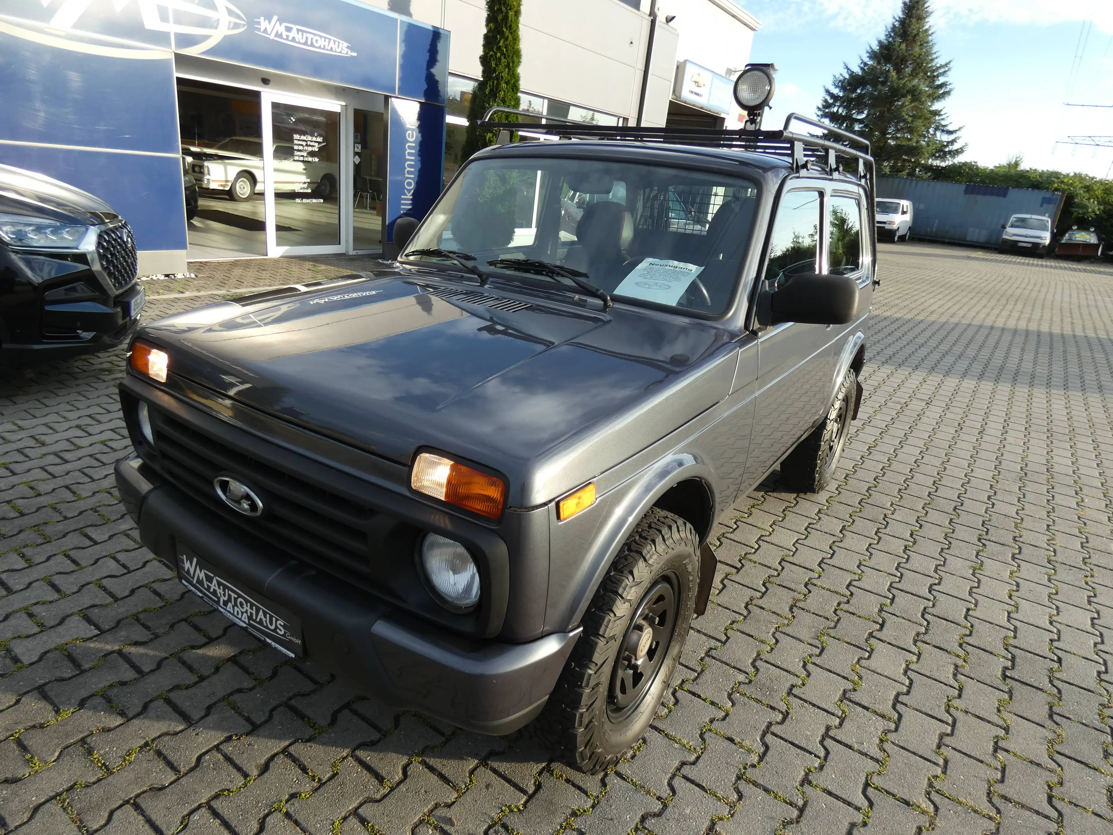 Lada Niva Legend 4x4 Urban 1,7 Sitzheizung, AHK mit 1900kg Anhängelast, Dachgepäckträger, TÜV bis 02.2028