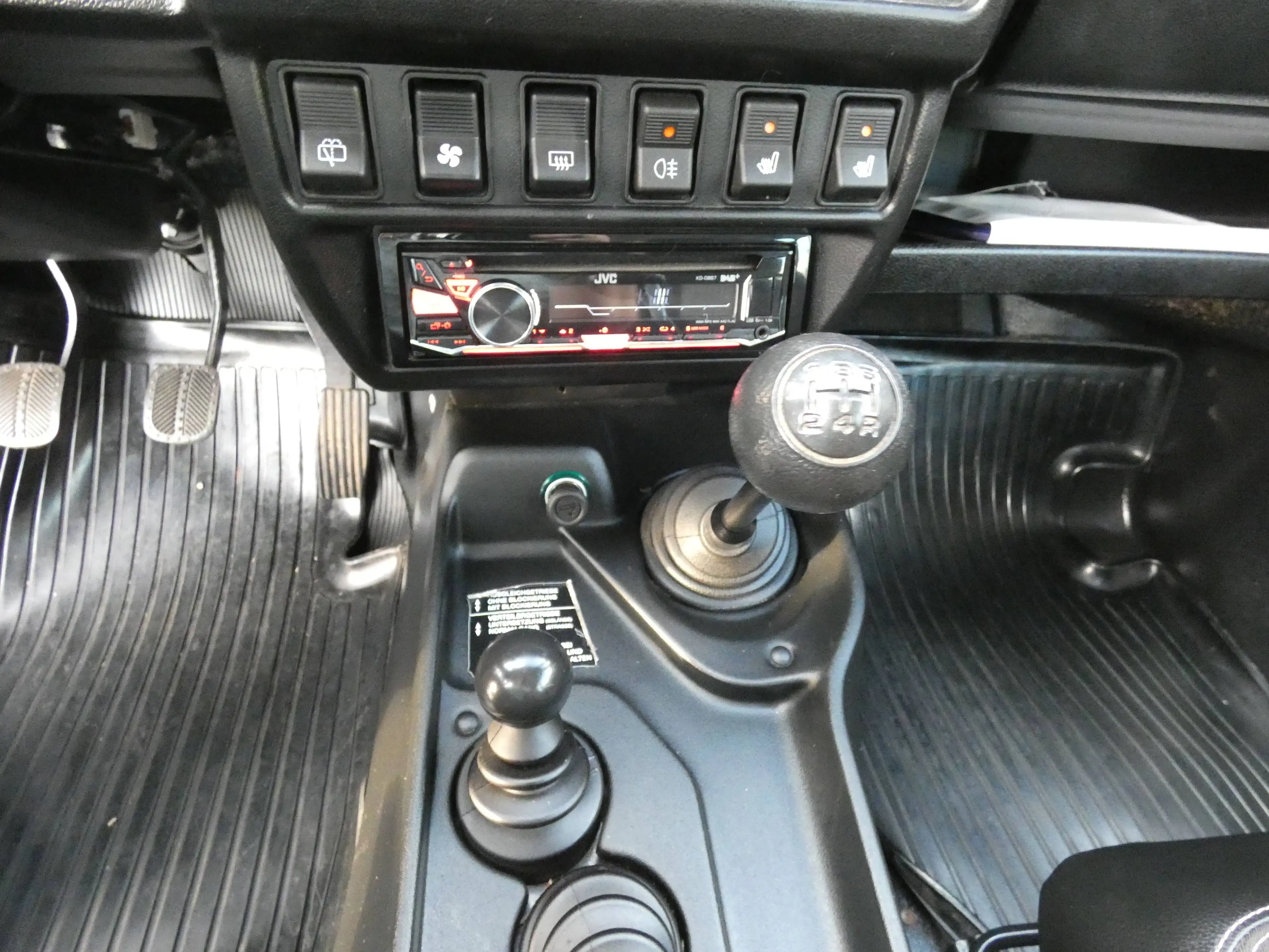 Lada Niva Legend 4x4 Urban 1,7 Sitzheizung, AHK mit 1900kg Anhängelast, Dachgepäckträger, TÜV bis 02.2028 — photo 10