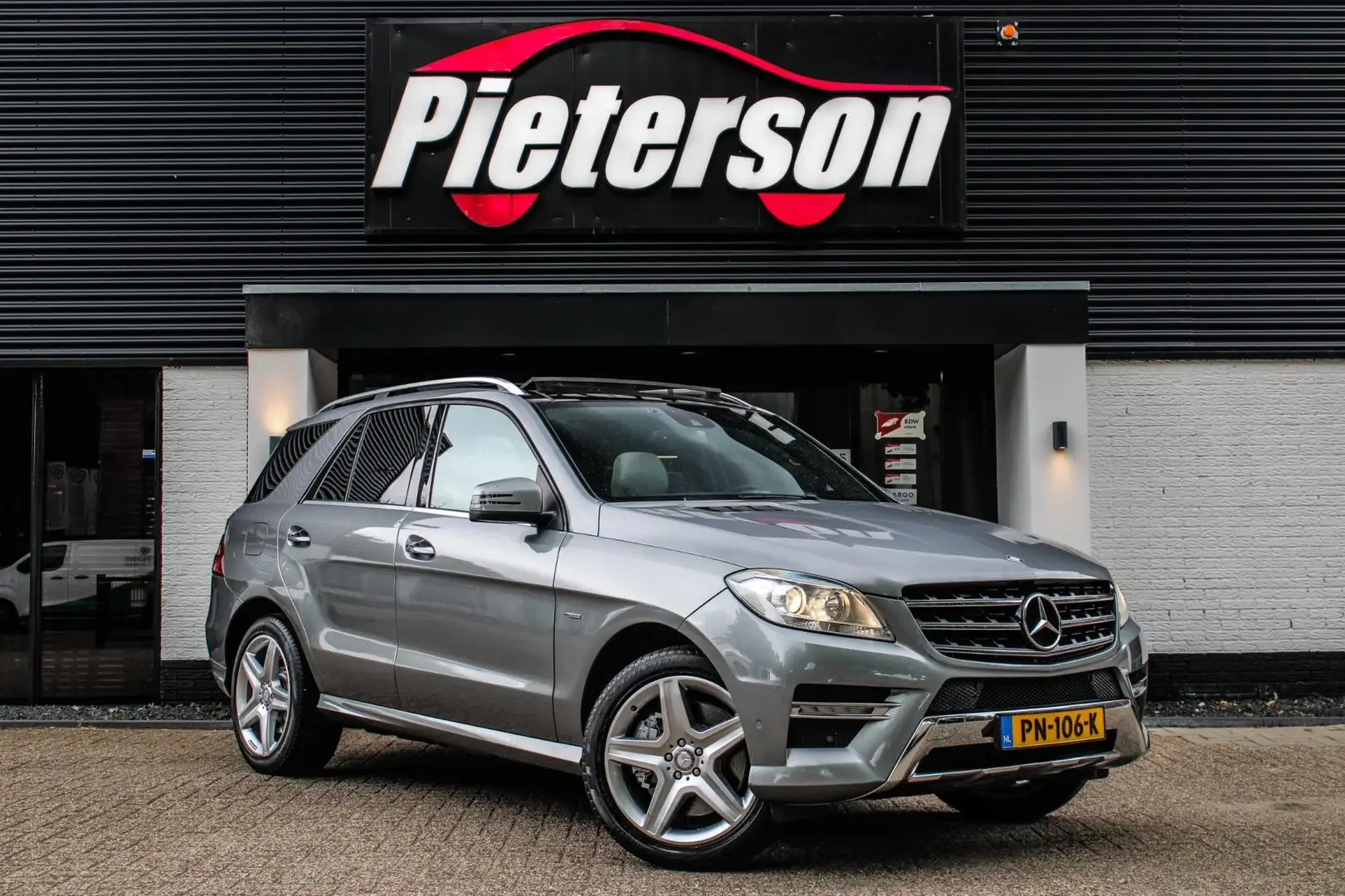 Mercedes-Benz ML 350 M-klasse AMG PAKKET PANO H&K CAMERA Grijs - 1