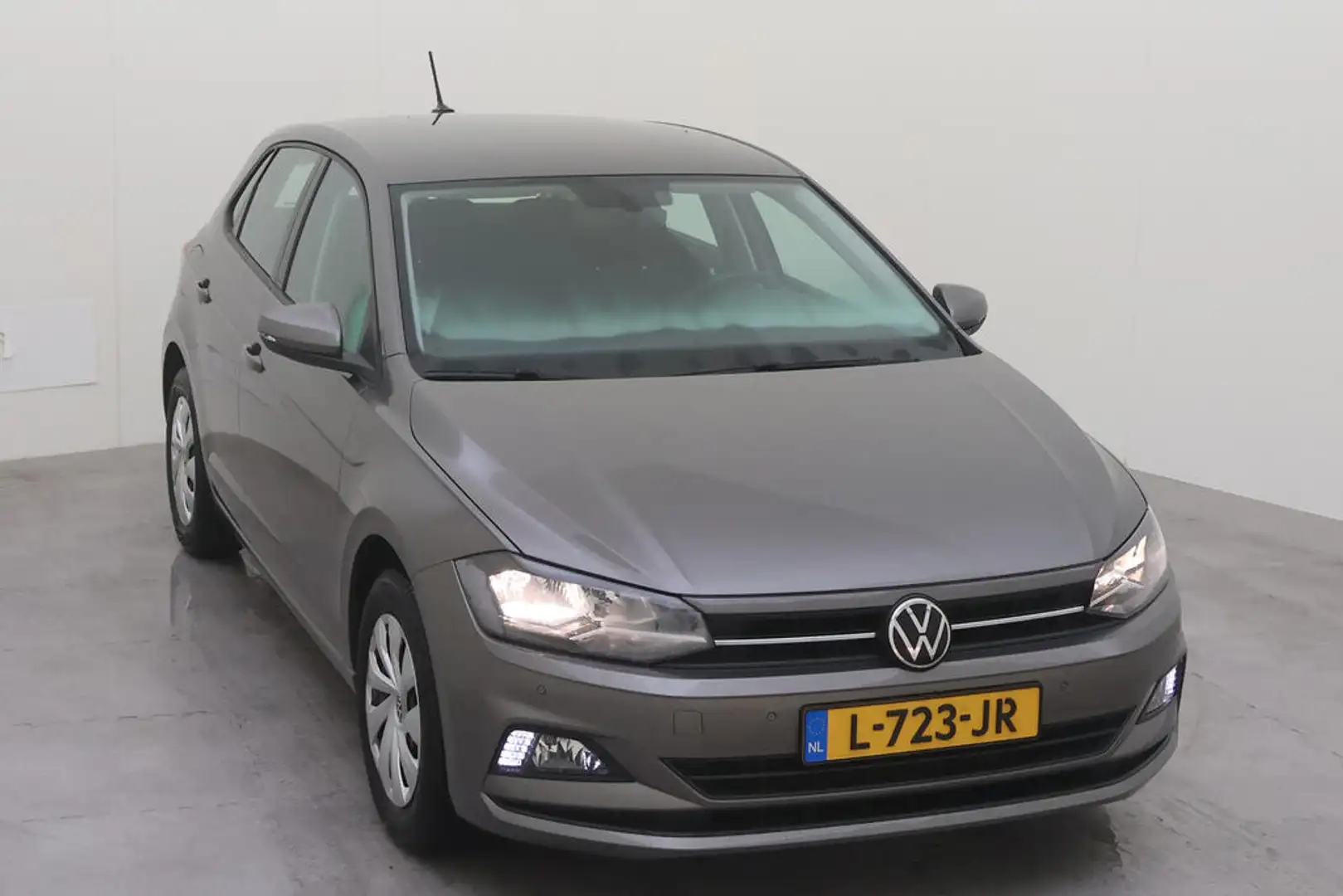Volkswagen Polo 1.0 TSI Comfortline | 60.000km! | VERWACHT | Grijs - 2