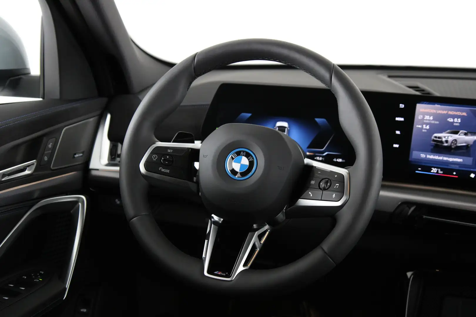 BMW iX2 eDrive20 67 kWh M Sport Edition Grau - 2