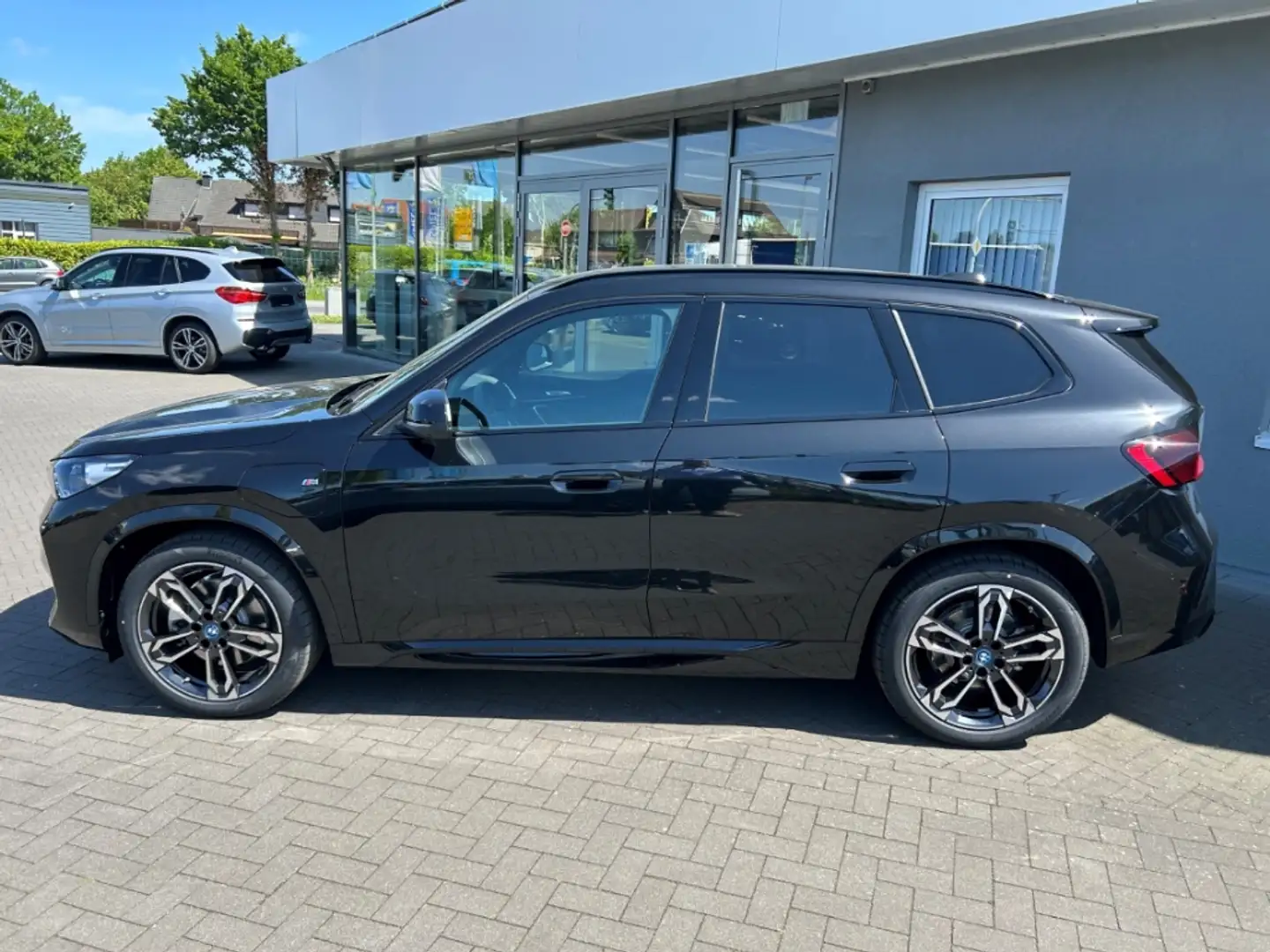 BMW X1 xDrive 25e M Sport Driv-Assis+ AHK Schwarz - 2