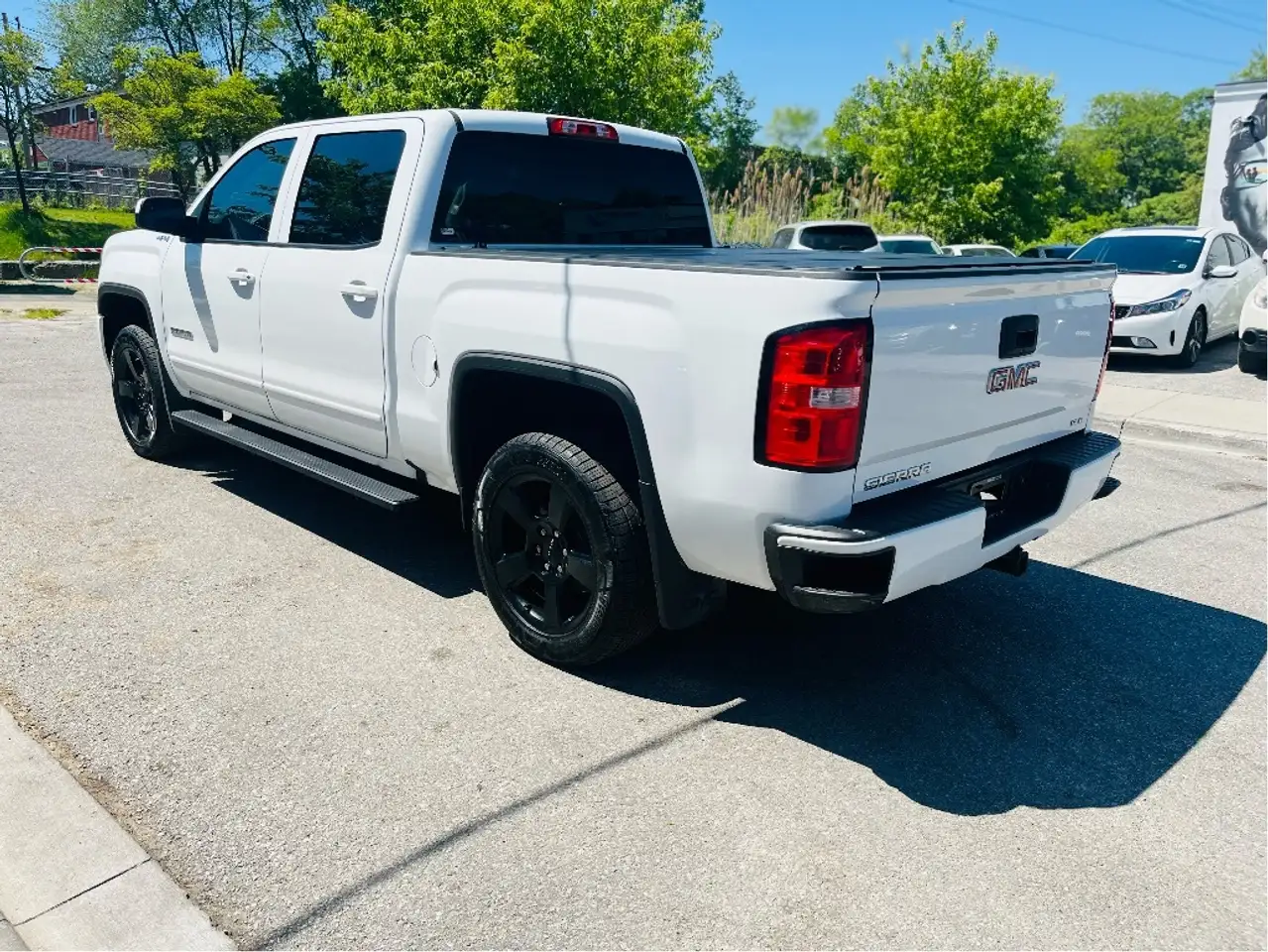 GMC Sierra 1500 photo GMC Sierra 1500