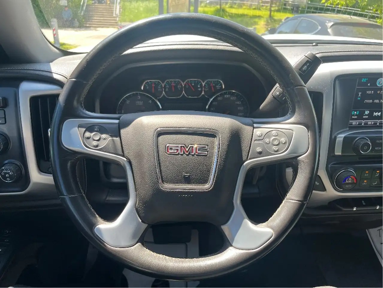 GMC Sierra 1500 photo GMC Sierra 1500