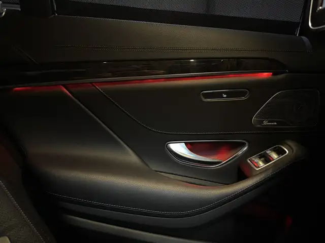 Mercedes-Benz S-Class view 30