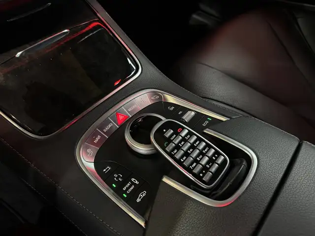 Mercedes-Benz S-Class view 24