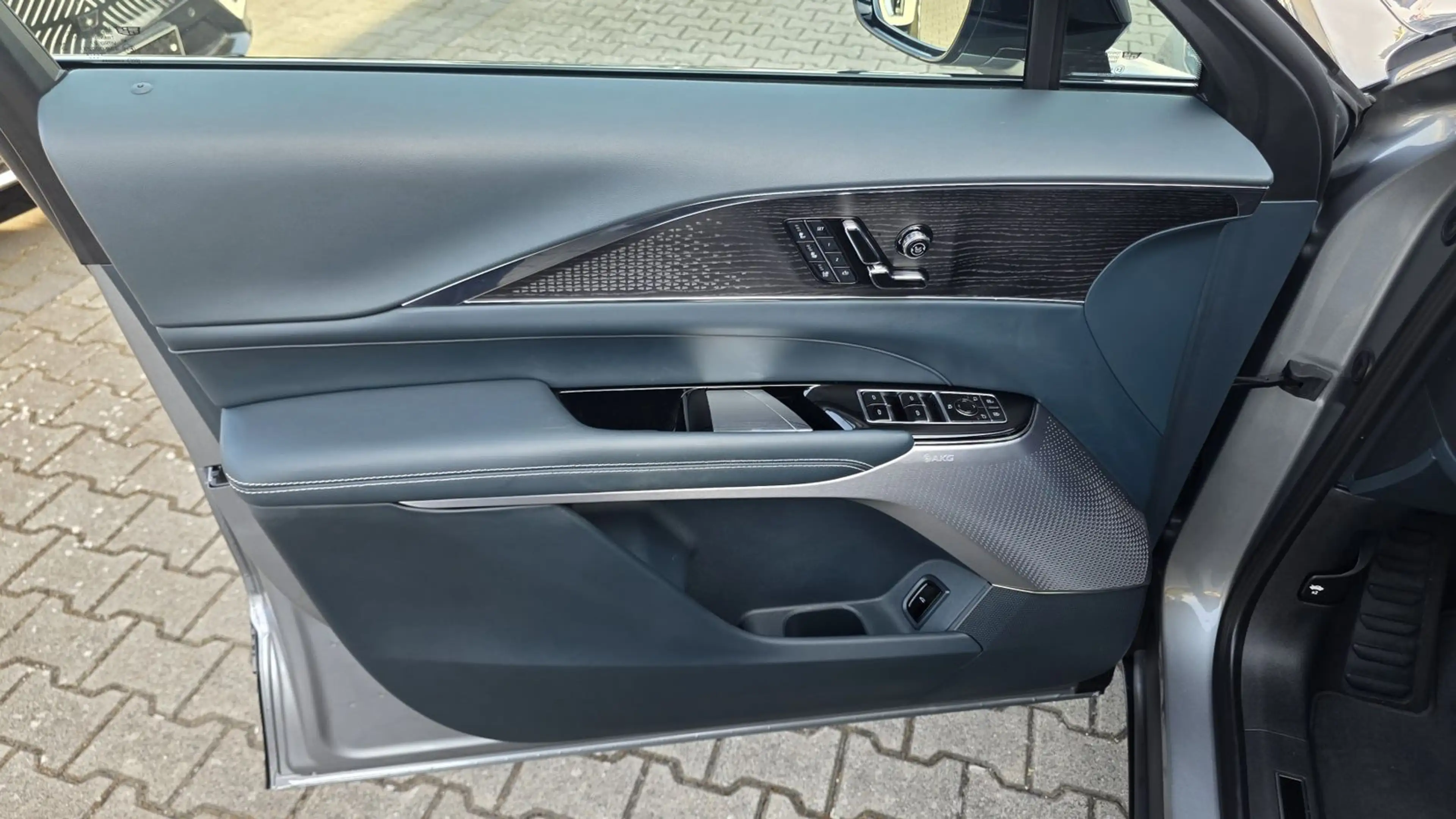 Cadillac Lyriq Sport 600e AWD — photo 12