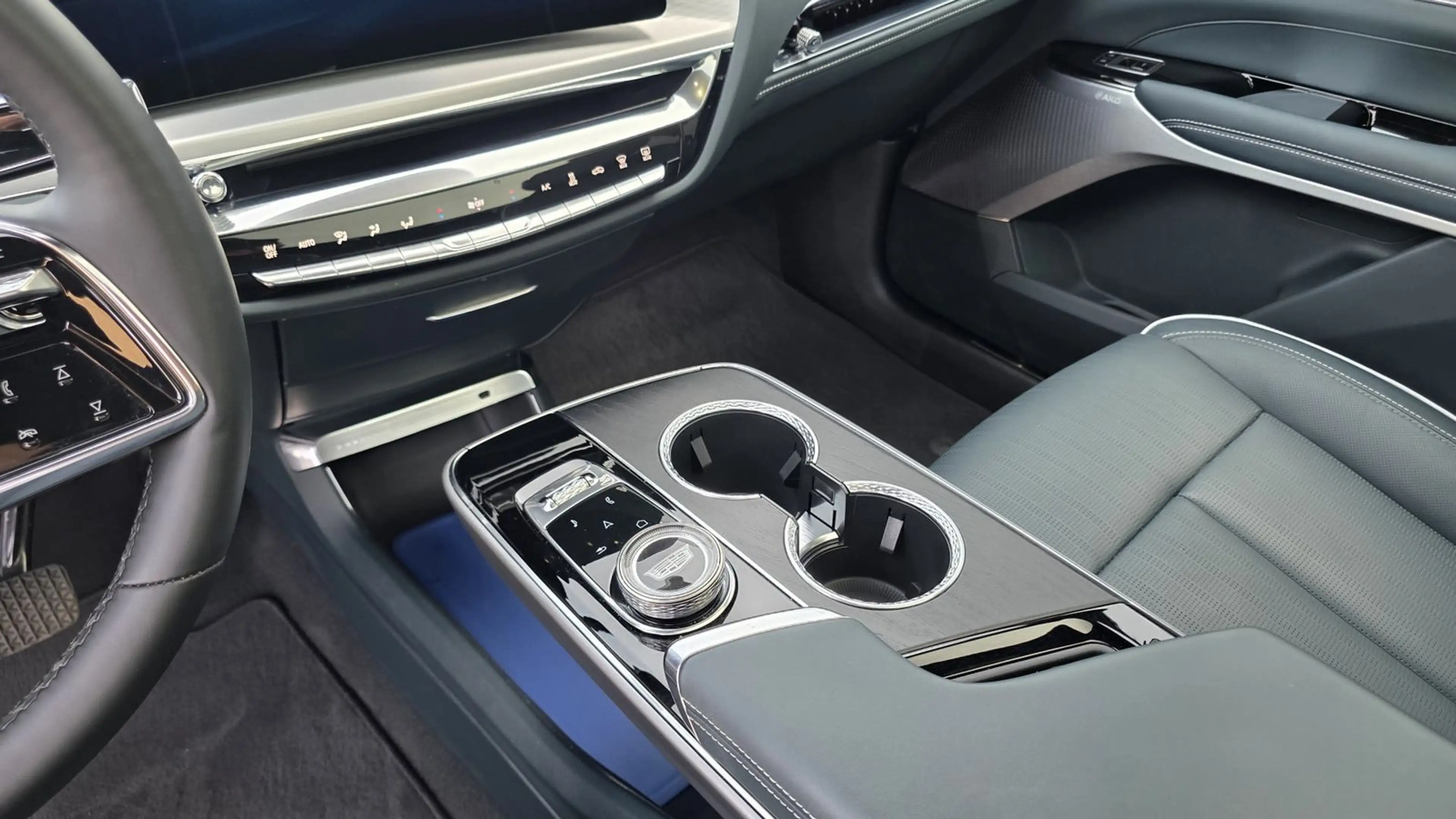 Cadillac Lyriq Sport 600e AWD — photo 11
