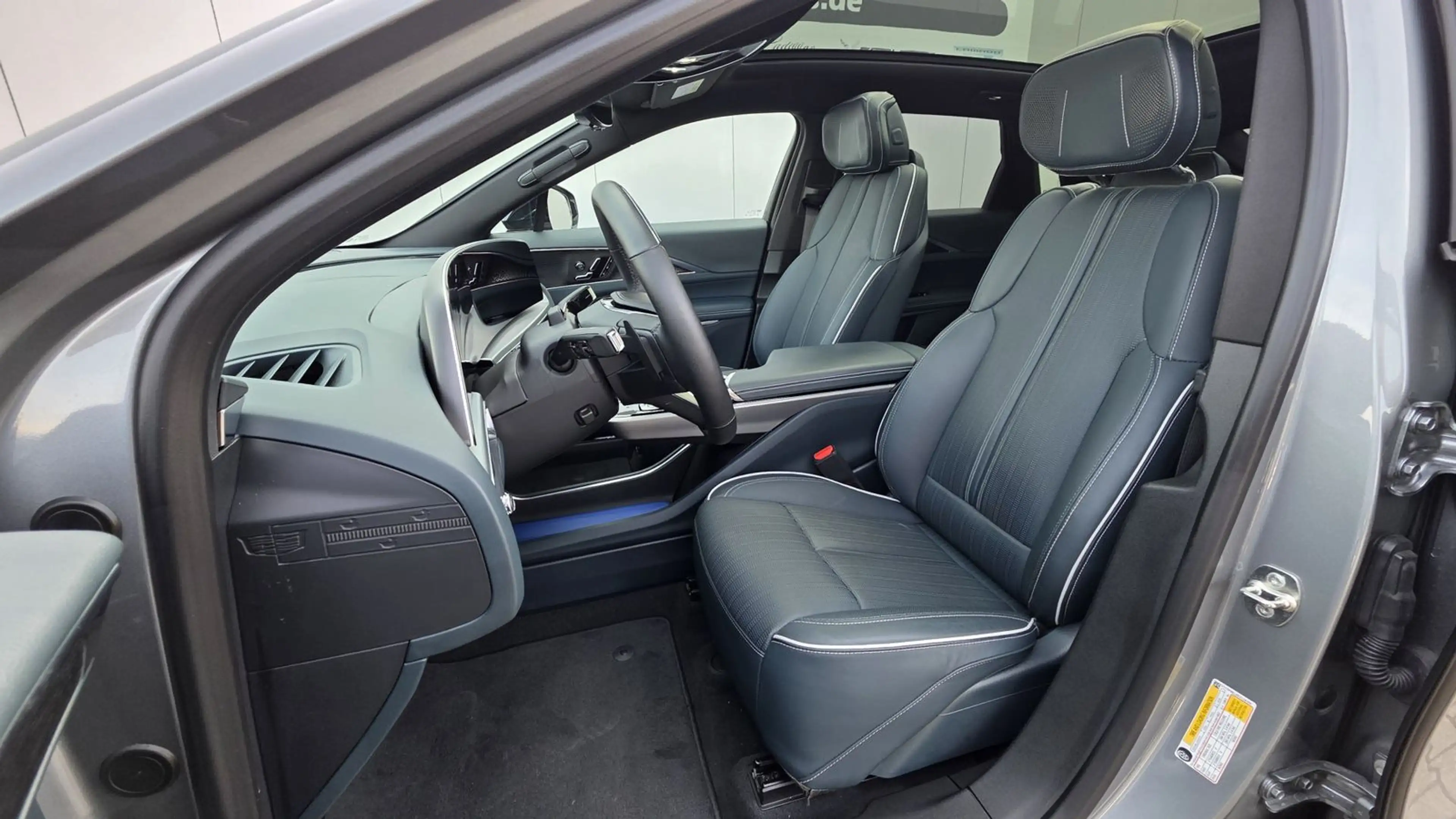 Cadillac Lyriq Sport 600e AWD — photo 10