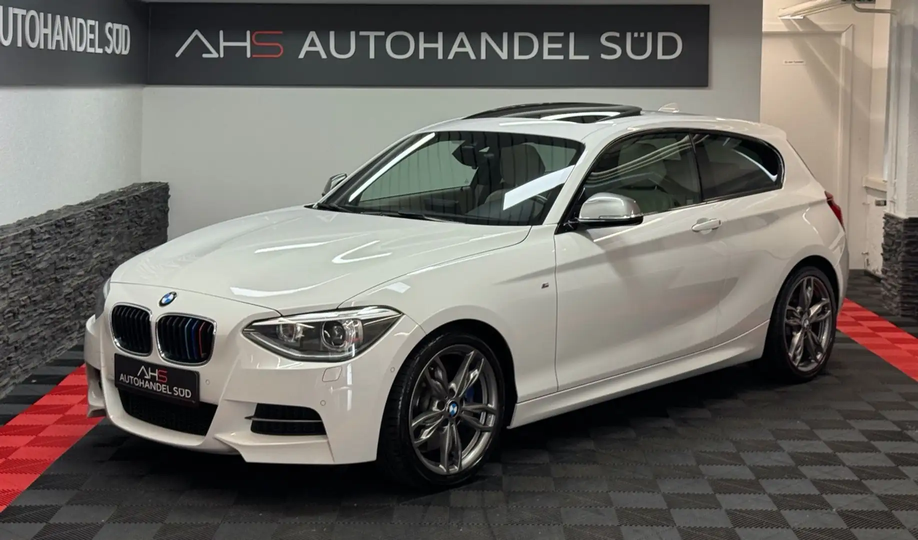 BMW 135 i*LEDER*GDACH*NAVI*XENON*H.KARDON* Weiß - 1