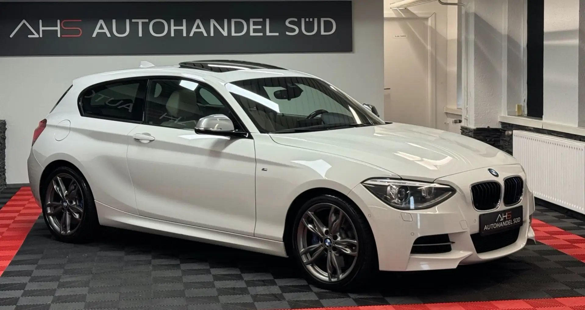 BMW 135 i*LEDER*GDACH*NAVI*XENON*H.KARDON* Weiß - 2