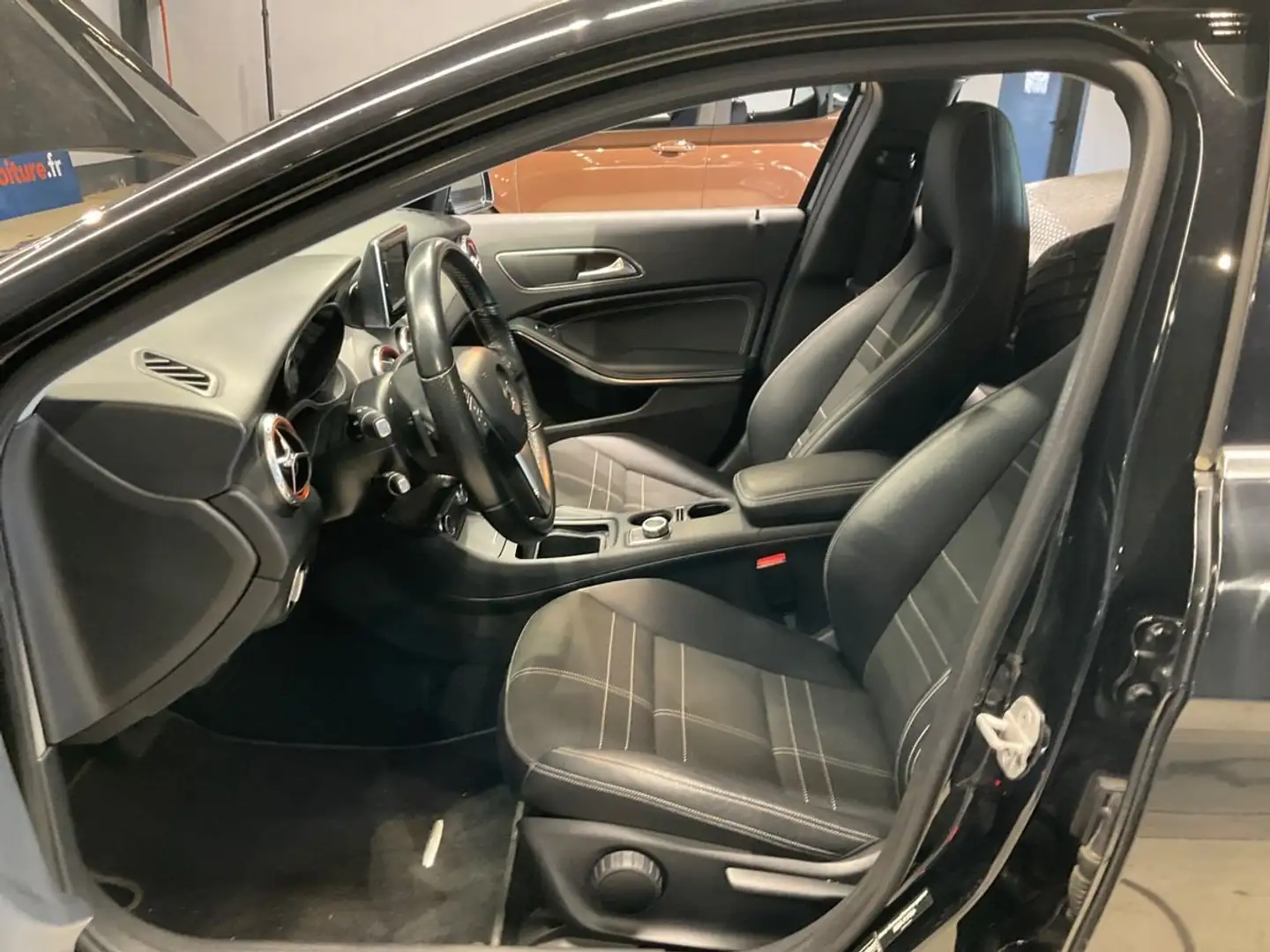 Mercedes-Benz GLA 220 GLA+220+CDI+4Matic+7G-DCT+Urban Černá - 2