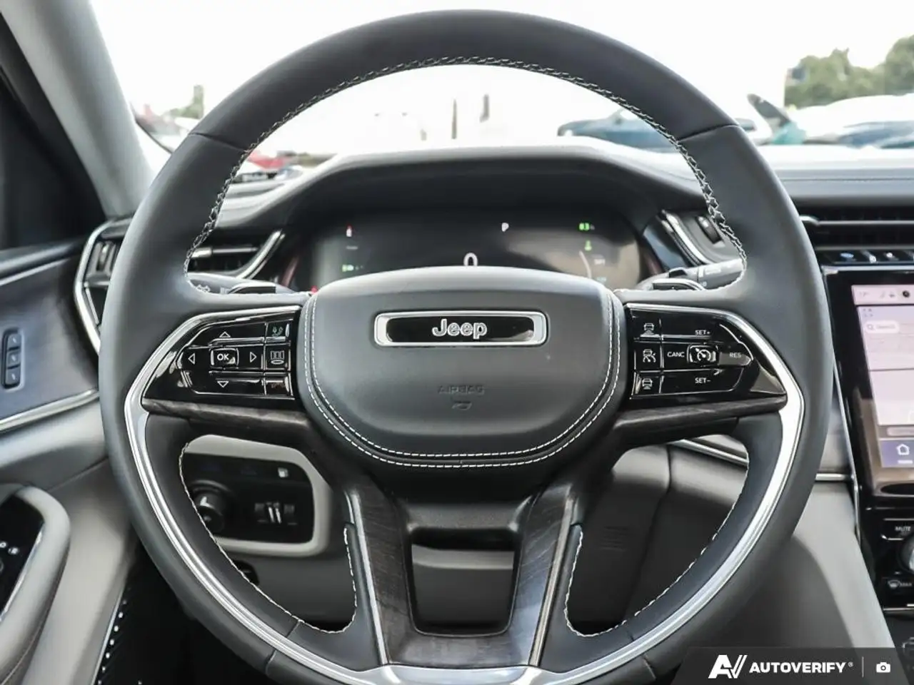 Jeep Grand Cherokee снимка Jeep Grand Cherokee
