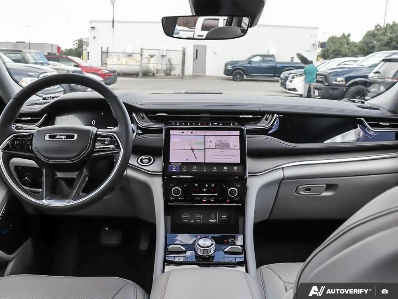 Jeep Grand Cherokee снимка Jeep Grand Cherokee
