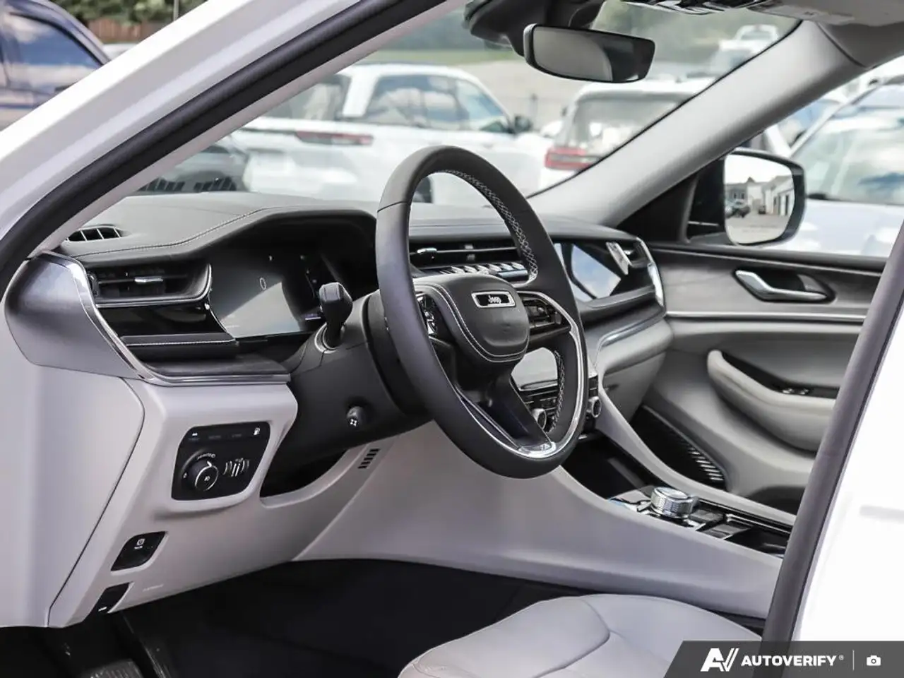 Jeep Grand Cherokee снимка Jeep Grand Cherokee