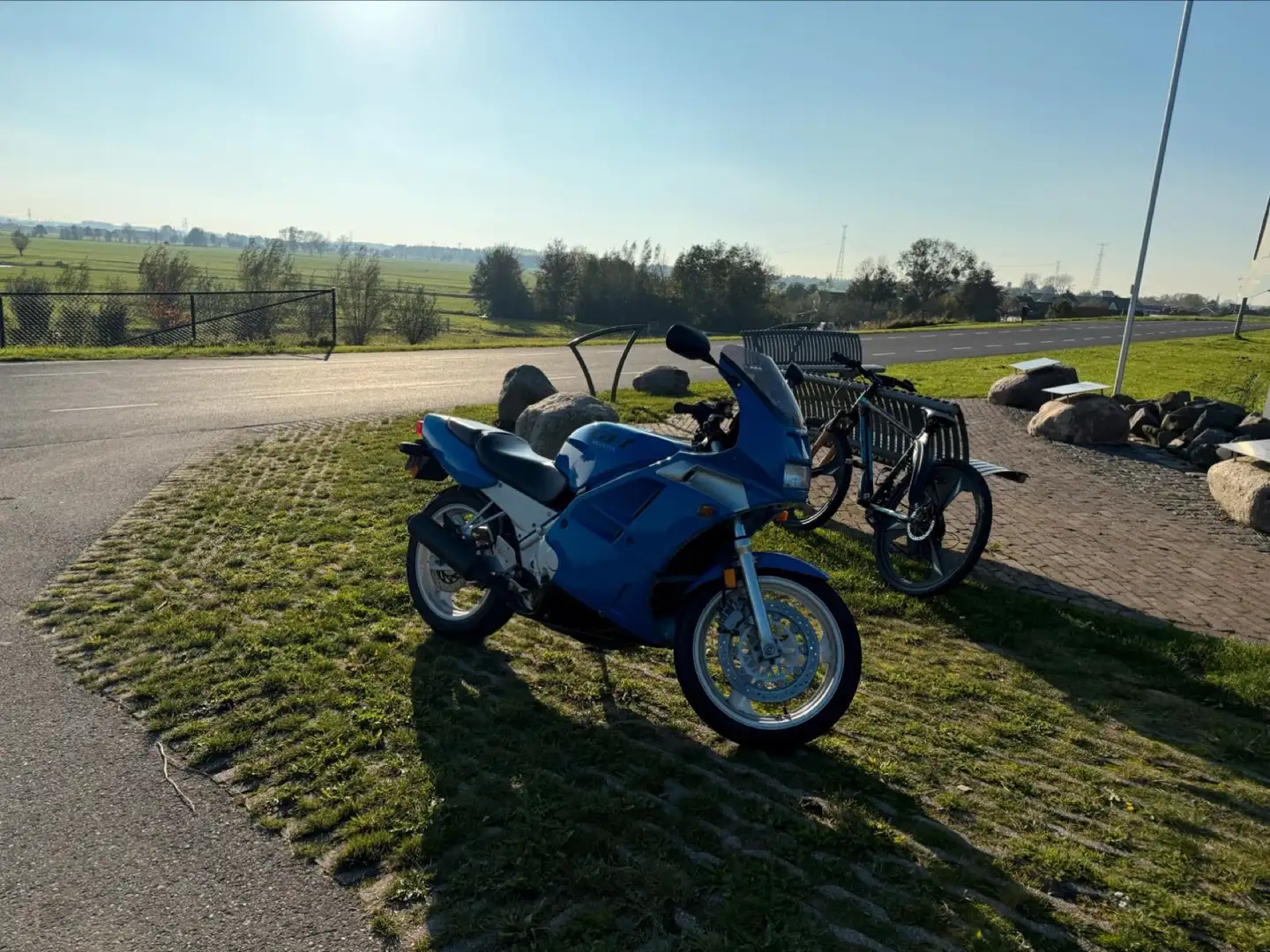 Honda CB 1 - 1
