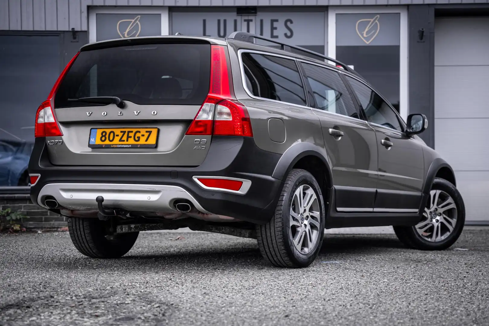 Volvo XC70 2.4 5-cilinder AWD Ocean Race I Leder I Trekhaak I Grijs - 2