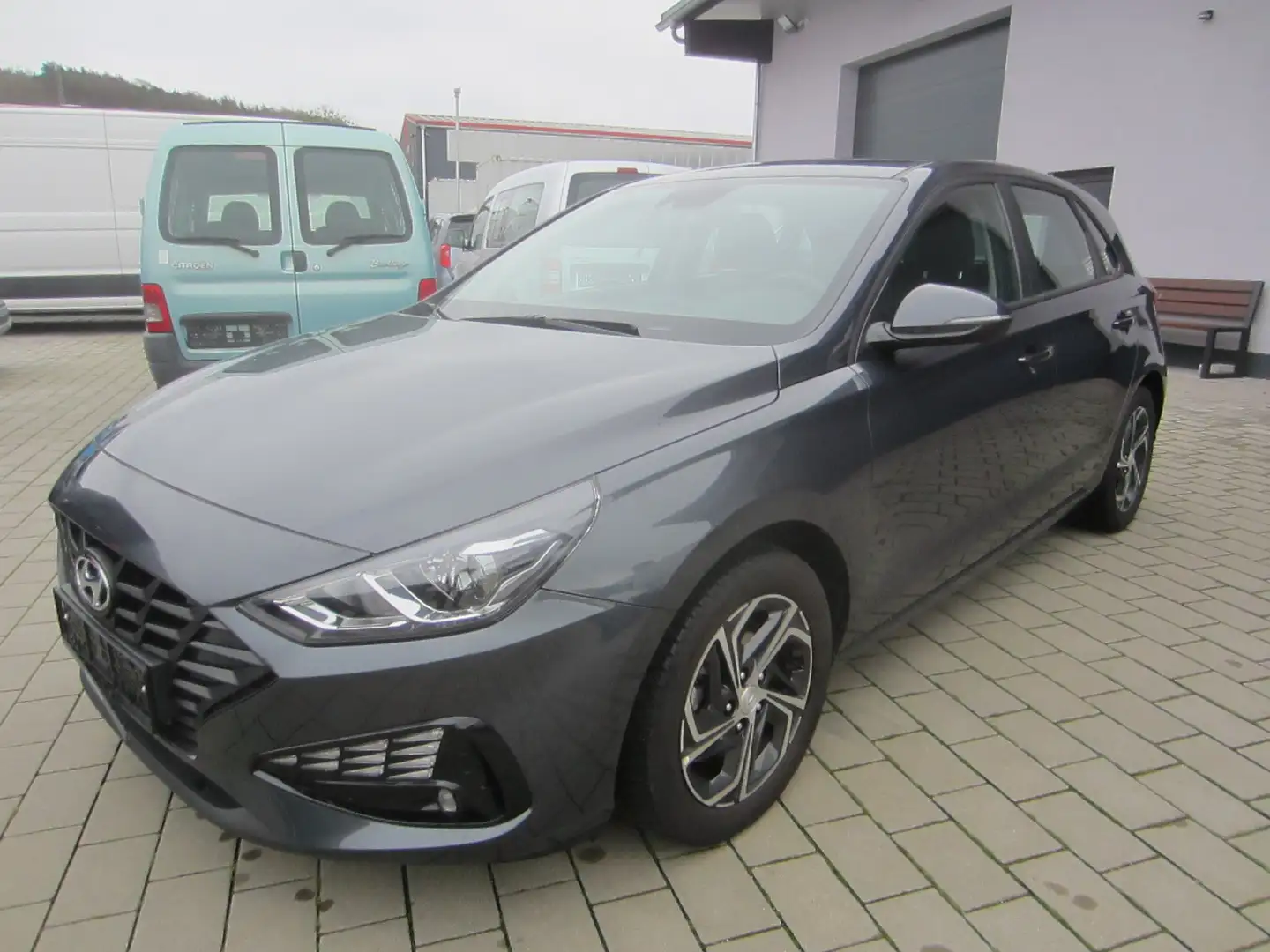 Hyundai i30 Aut. Mild-Hybrid,Kamera,PDC Grau - 1