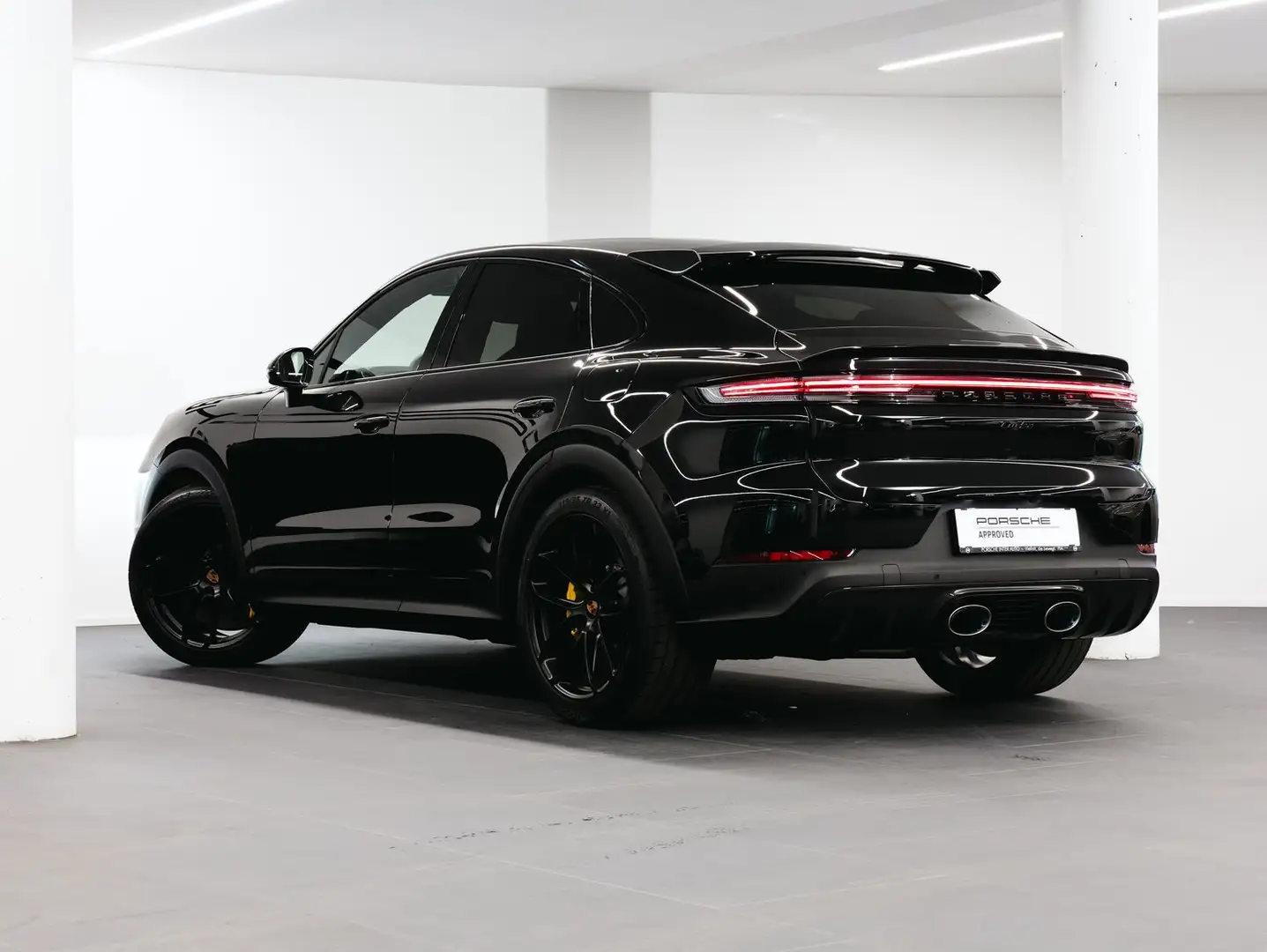 Porsche Cayenne Turbo E-Hybrid Coupé "GT-Paket" Schwarz - 2