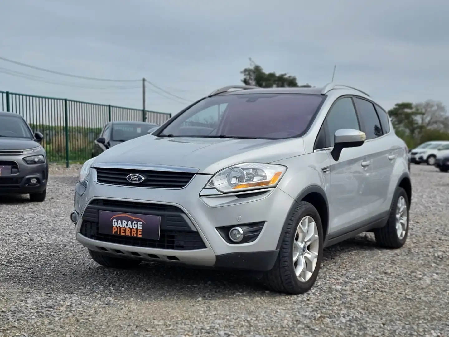 Ford Kuga 2.0 TDCi 2WD Trend Gris - 2