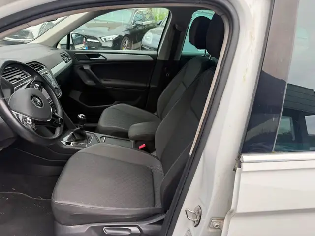 Volkswagen Tiguan view 6