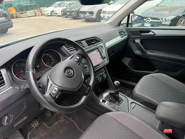 Volkswagen Tiguan view 5