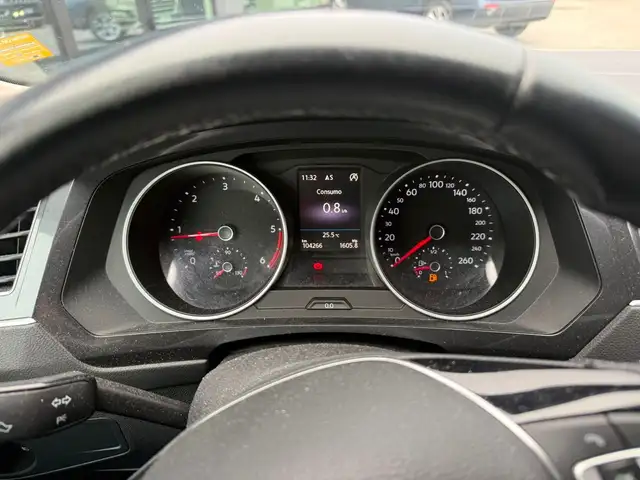 Volkswagen Tiguan view 4