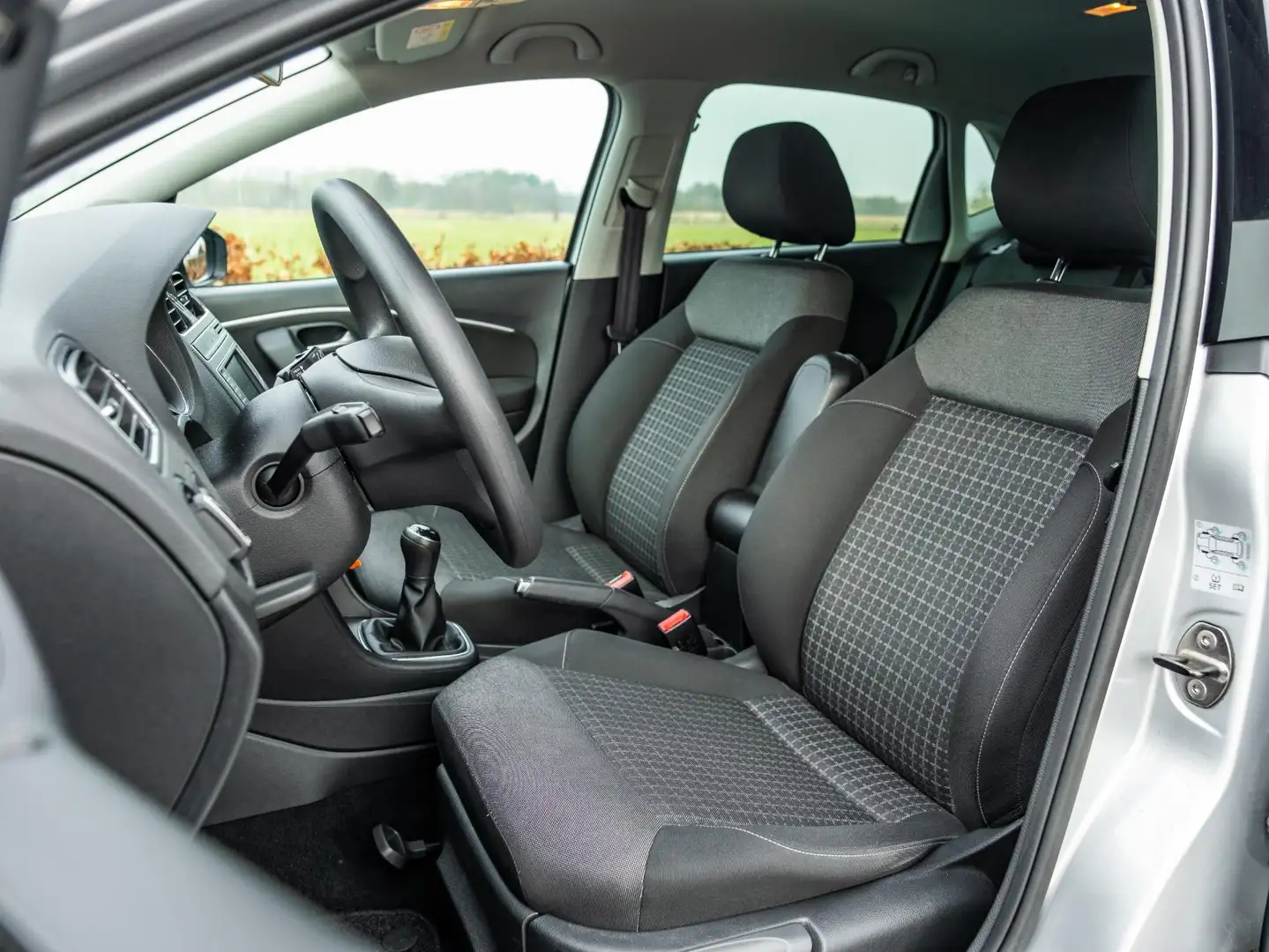 Volkswagen Polo 1.4 TDI Comfortline High | Navi RNS+ | Climatic | Grau - 2