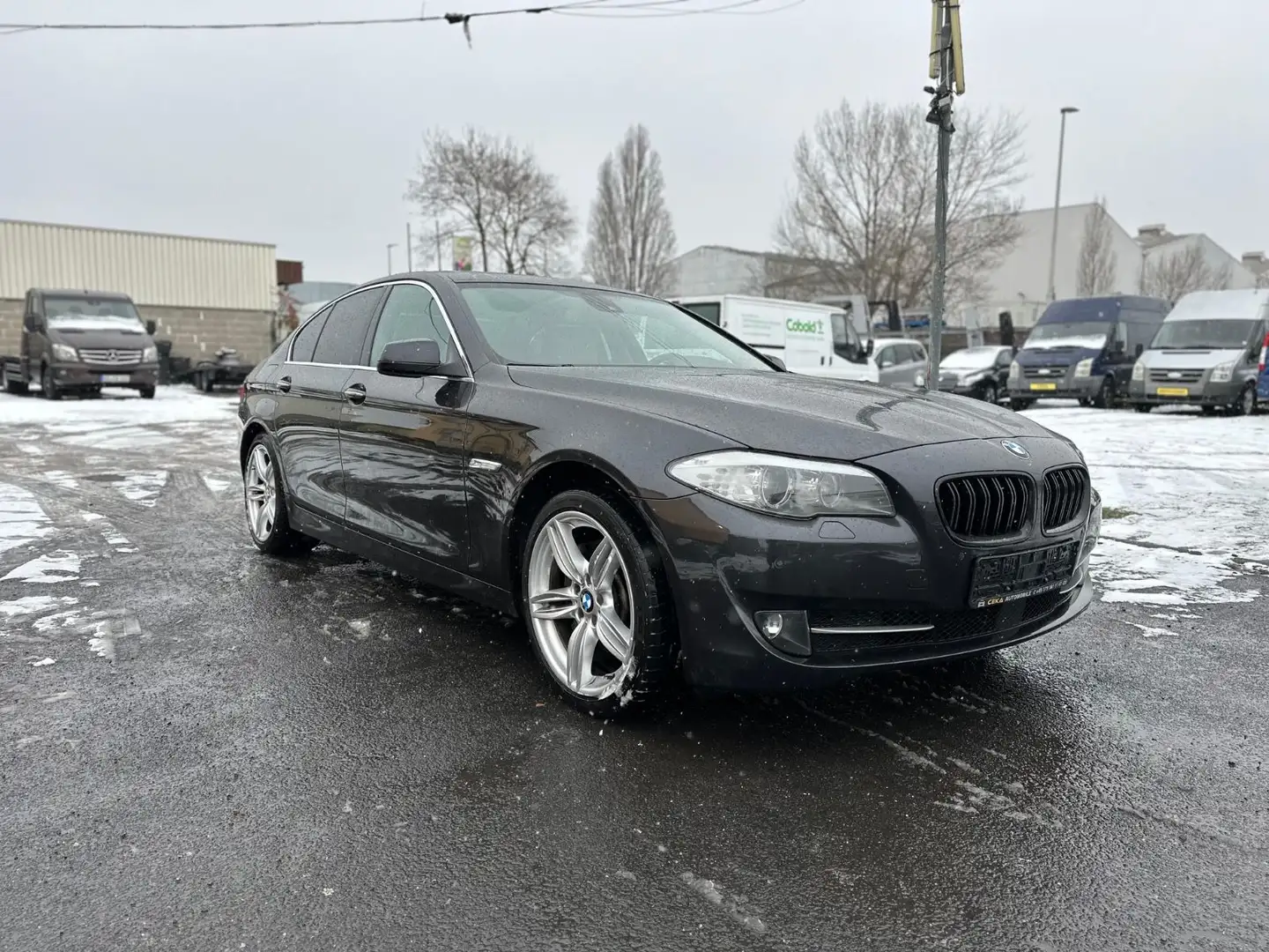 BMW 530 5 Limousine 530 d Braun - 1