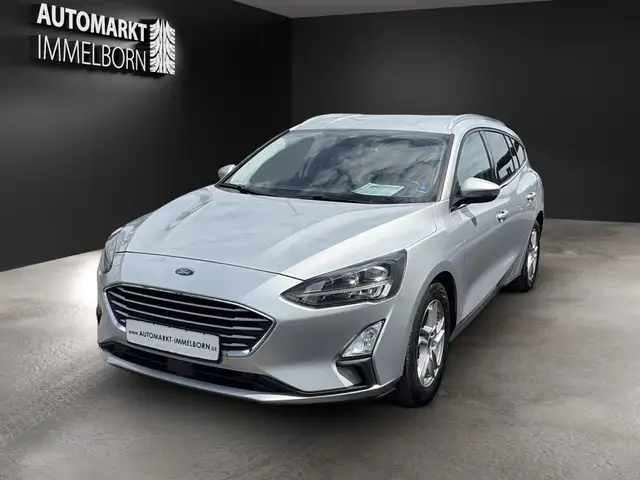 Ford Focus view 3