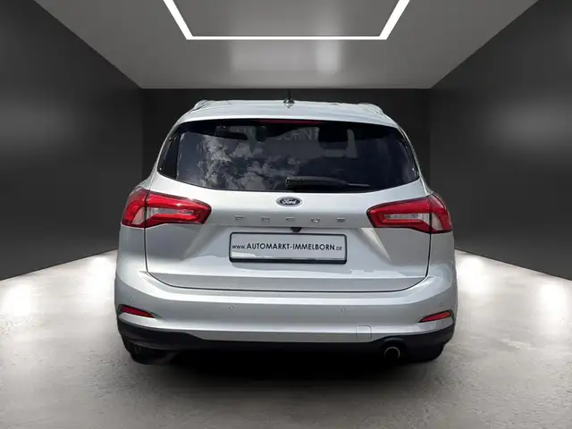Ford Focus view 9