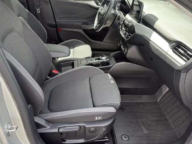 Ford Focus view 14