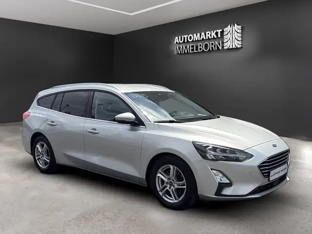 Ford Focus view 2