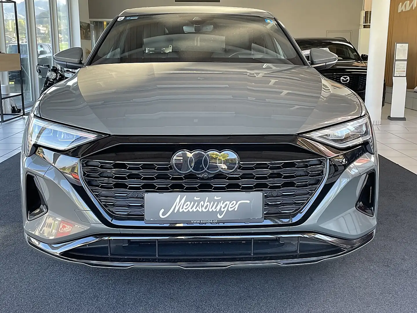 Audi Q8 e-tron Q8 50 e-tron quattro 89kWh Business Grau - 2