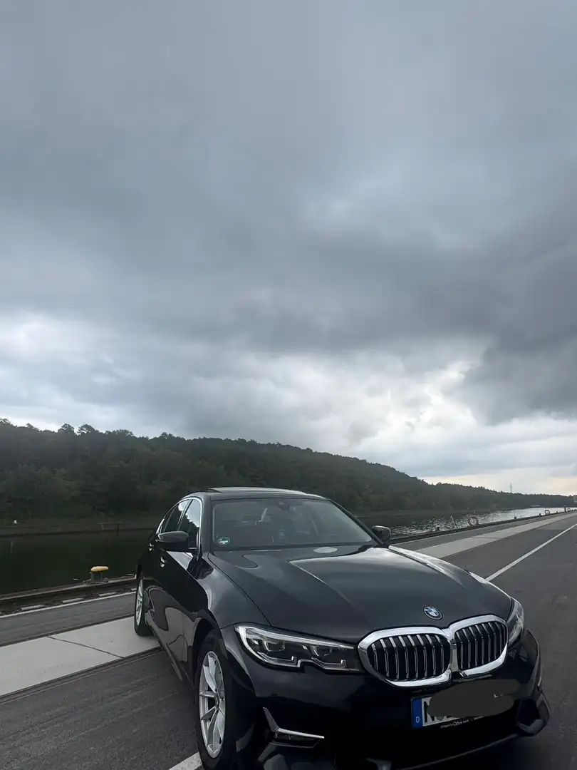 BMW 320 320i Limousine Luxury Line - 2