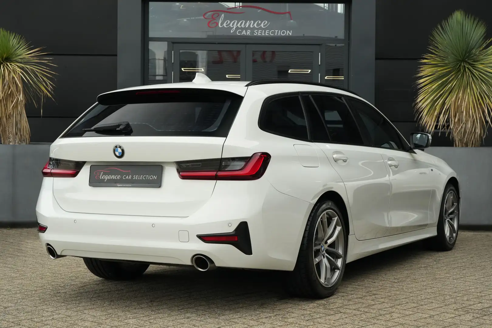 BMW 318 3-serie Touring 318i M Sportline Executive 157pk N Weiß - 2