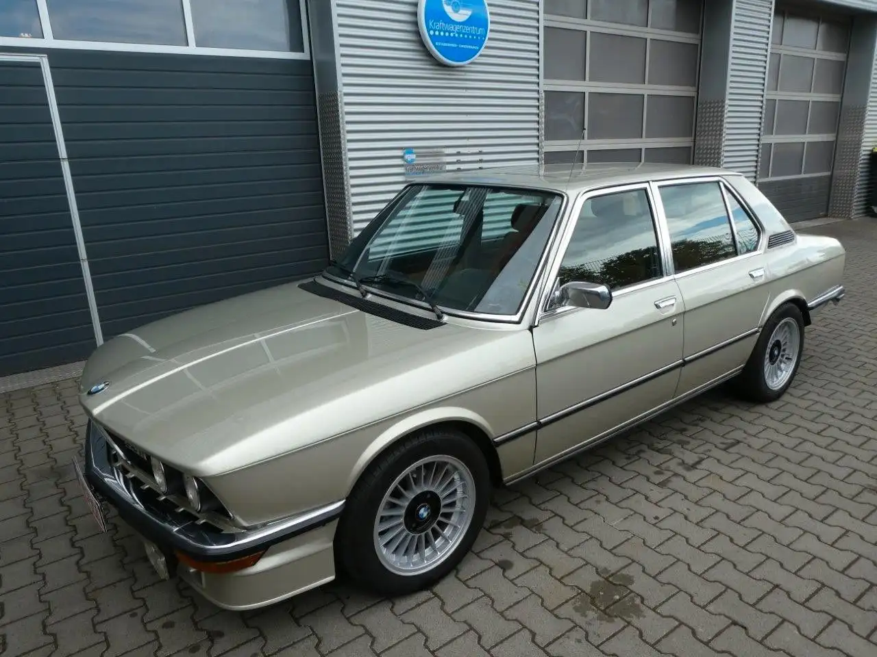 BMW 528