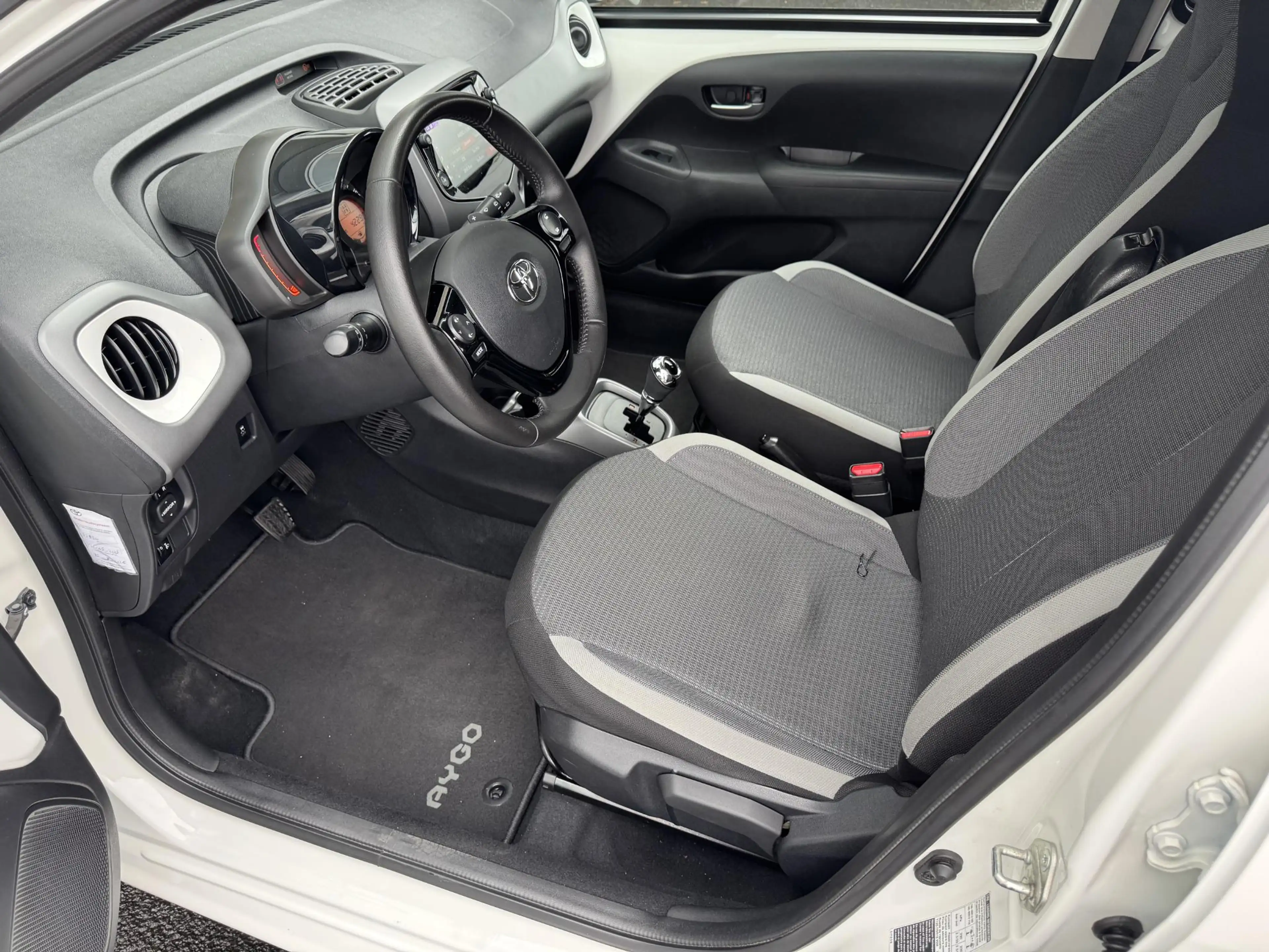 Toyota Aygo 1.0 VVT-i x-joy cabrio — photo 8
