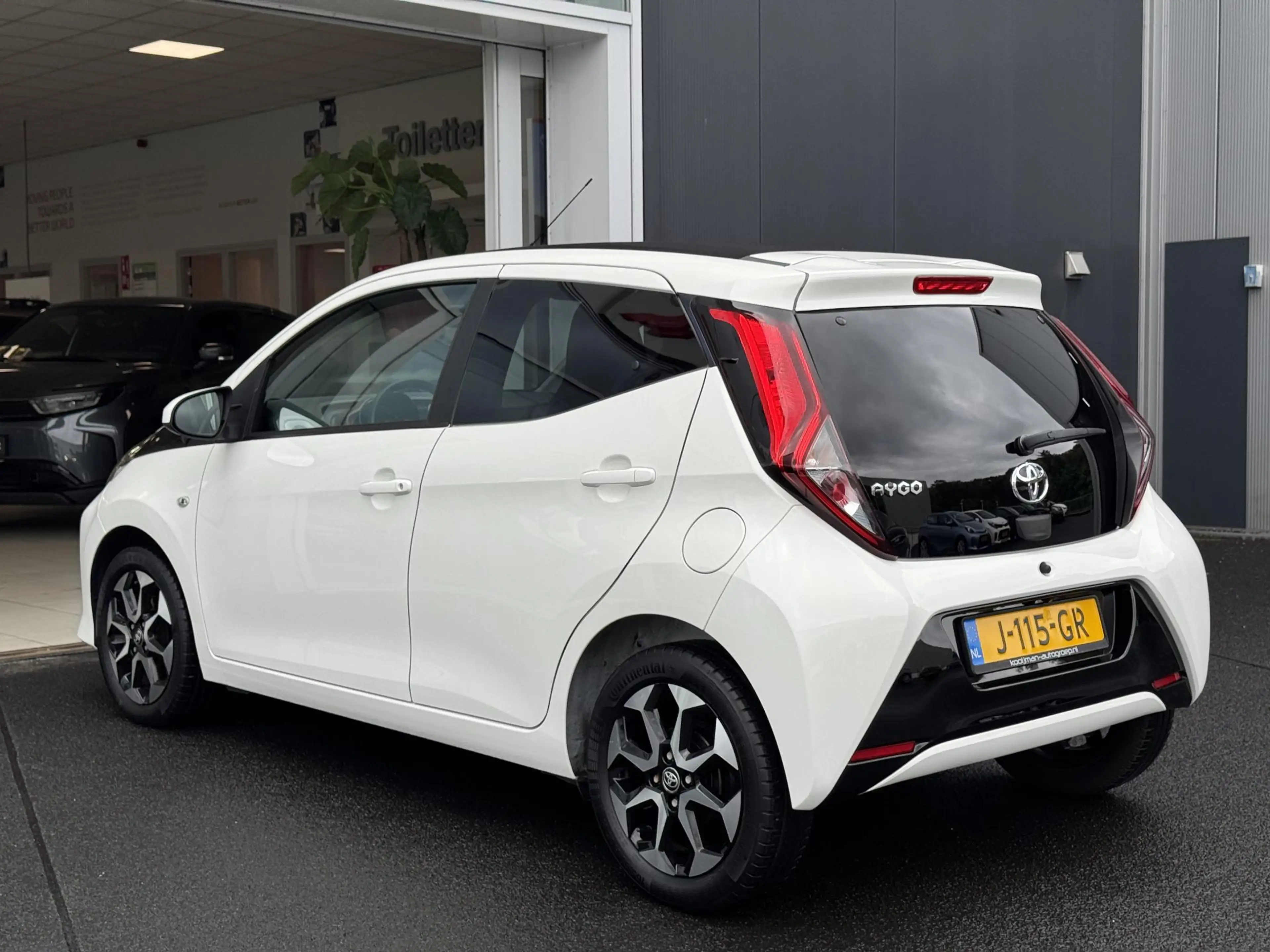 Toyota Aygo 1.0 VVT-i x-joy cabrio — photo 6