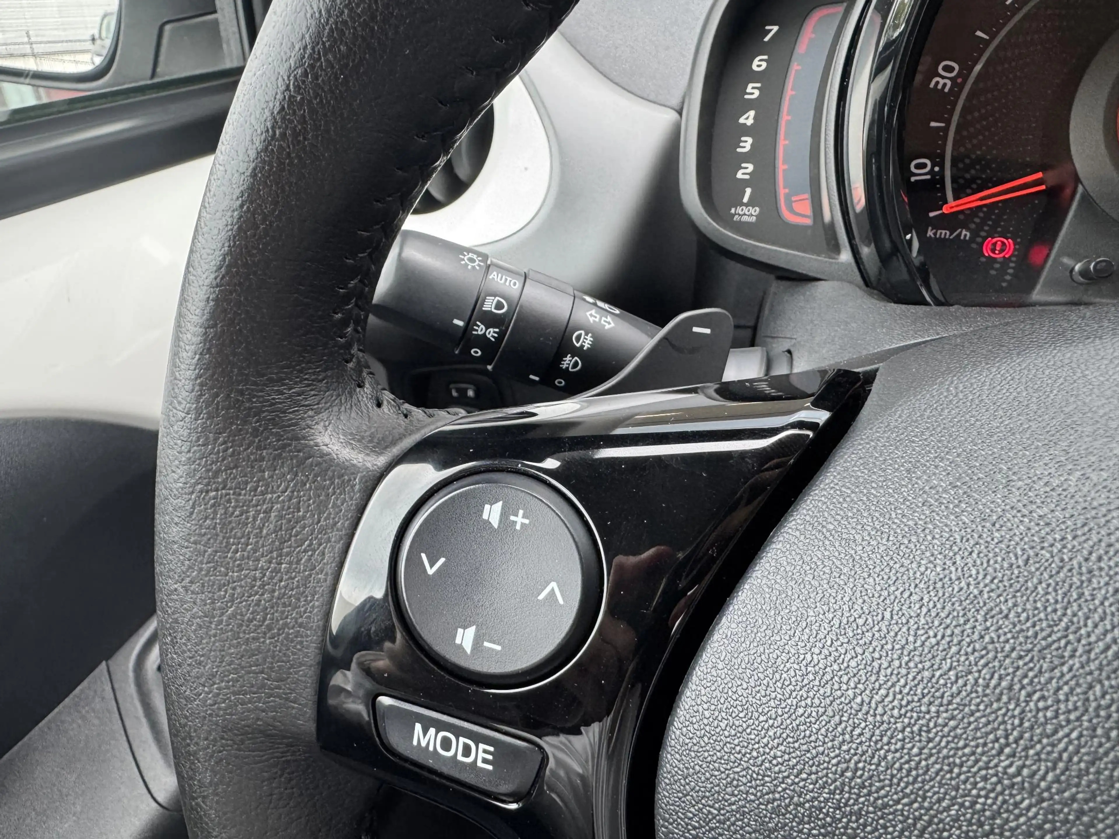 Toyota Aygo 1.0 VVT-i x-joy cabrio — photo 12